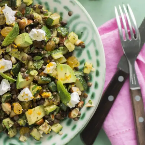 Linzensalade met avocado en muntdressing