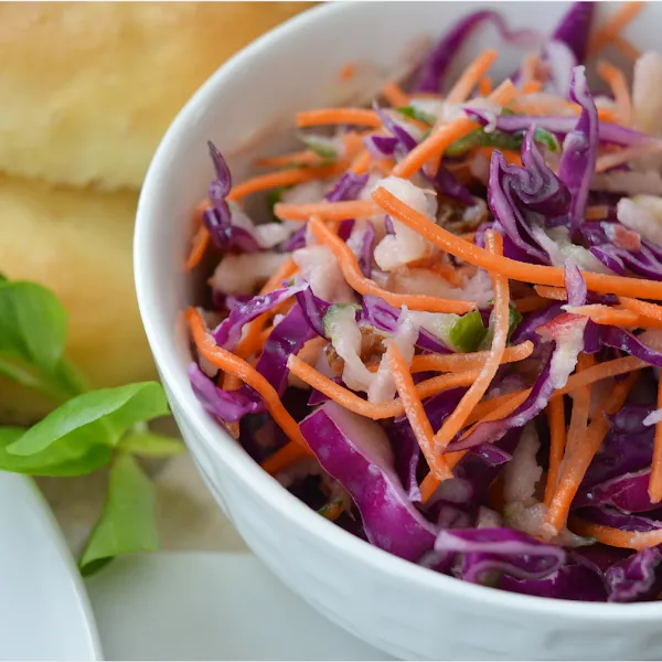 Koolsalade met appel en wortel