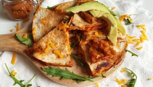 Vegetarische pizza quesadillas