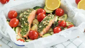 Zalm met pesto en groenten