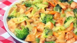 Ovenschotel met kip, broccoli en wortel