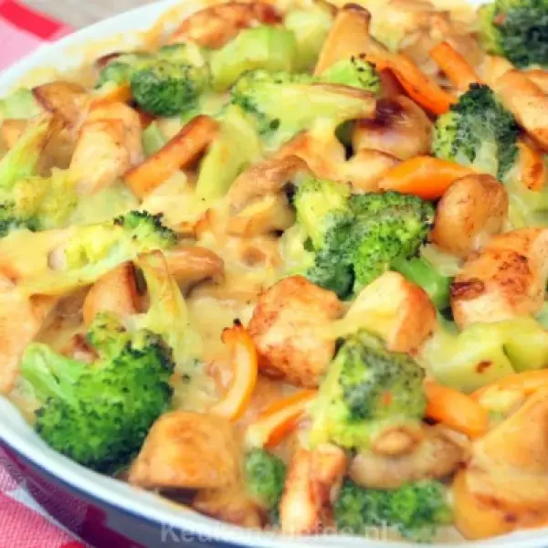 Ovenschotel met kip, broccoli en wortel
