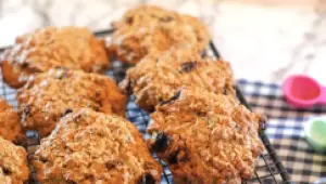 Haverkoeken met hazelnoot, rozijnen en kaneel