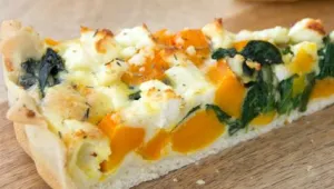 Hartige taart met pompoen, spinazie en feta