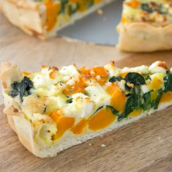 Hartige taart met pompoen, spinazie en feta