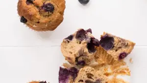 Havermoutmuffins met blauwe bessen