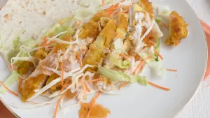 Wrap met krokante kip en mangochutney