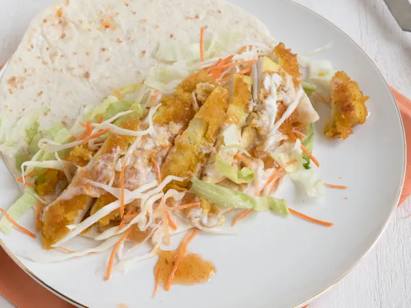 Wrap met krokante kip en mangochutney